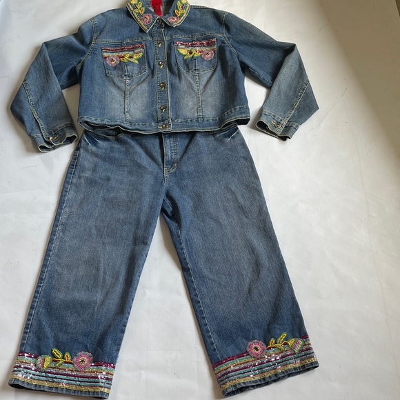 V Christina Pants - V Christina Beaded Jacket & Crop Jeans
Jacket XL Pants 10